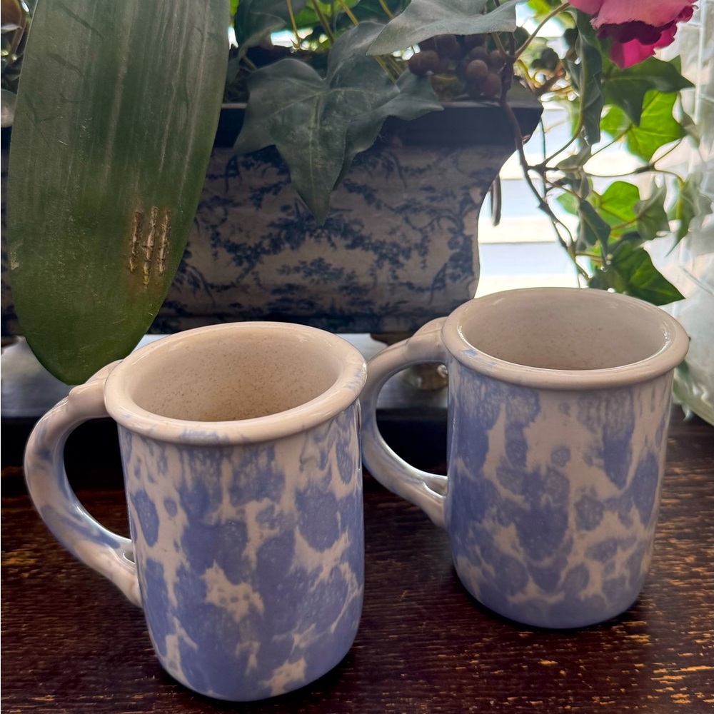 BENNINGTON POTTERY BLUE WHITE SPONGED AGATE MUGS PAIR 2 1967 DINING HOME USA